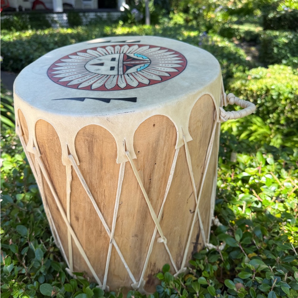 Red Bird Cochiti Pueblo Navajo handmade & hand painted log drum. Excellent !!!!